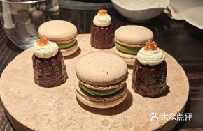 Apricot Matcha Macaron