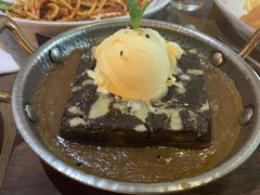 热巧克力芝麻糖布朗尼伴香草冰淇淋和海盐焦糖汁-FISH&POTATO Cō(地中海美食 万象城店)
