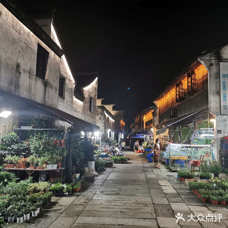 「月河历史街区」和苏州的平江路，无锡的南长街