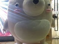 店铺门口摆饰品-茂业百货(东门店)