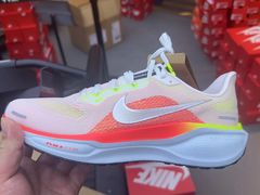 -NIKE品牌体验店(金源新燕莎店)