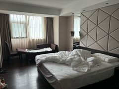 -桔子酒店(上海西藏北路地铁站店)