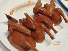 招牌玻璃皮乳鸽-北京厨房(SKP店)
