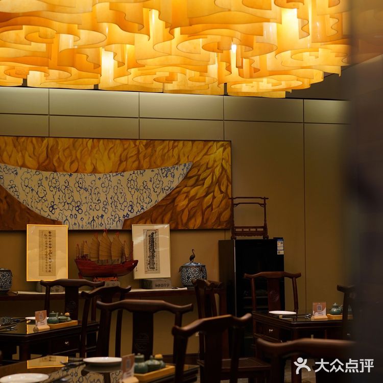 狮子山上,阅江楼旁,宝藏级别的餐厅,雕栏玉砌醉东风