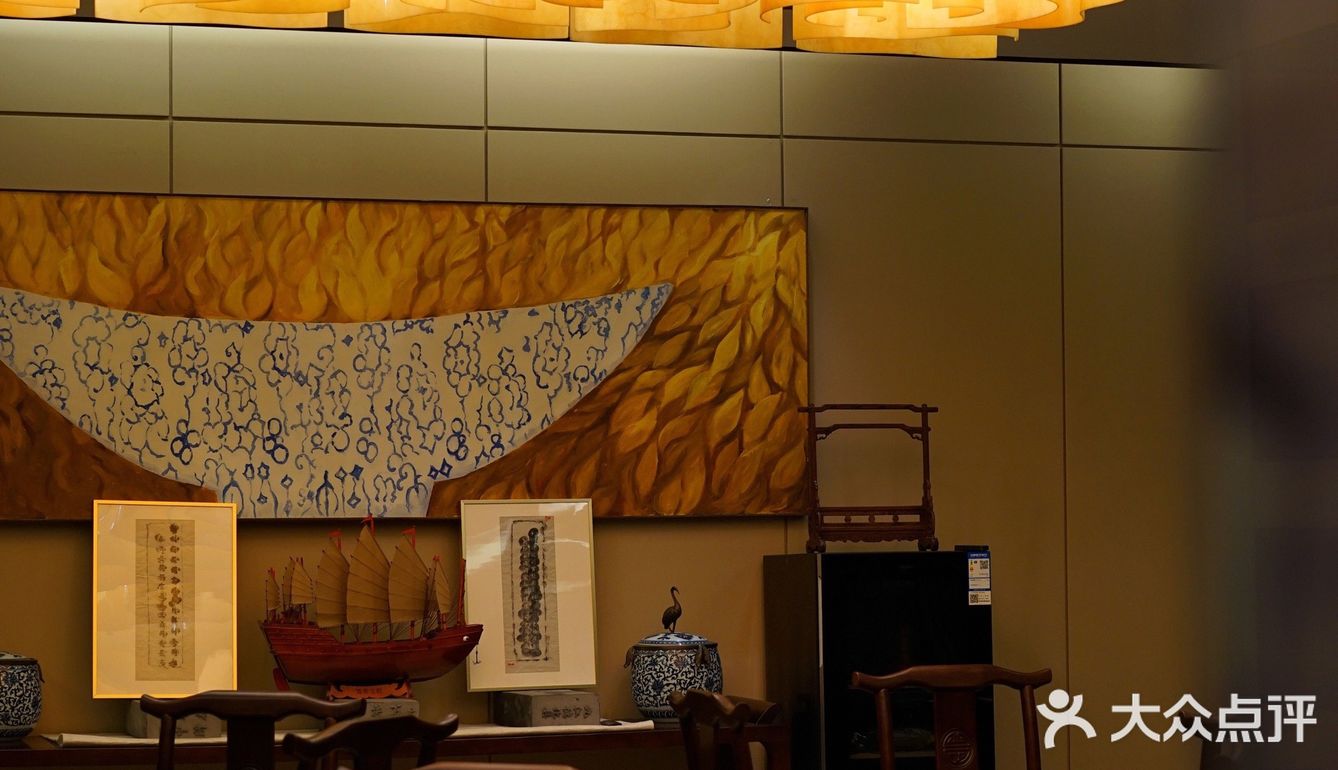 狮子山上，阅江楼旁，宝藏级别的餐厅，雕栏玉砌醉东风