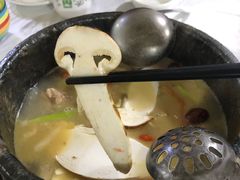 -鲁朗纳麦石锅鸡庄园