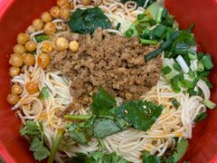 -爆炸头阿姨小四川正宗川味小吃(无任何分店)