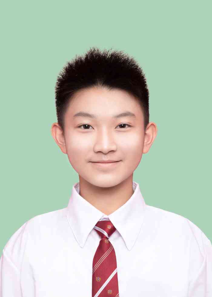 打分 带弟弟拍的证件照,弟弟很喜欢!