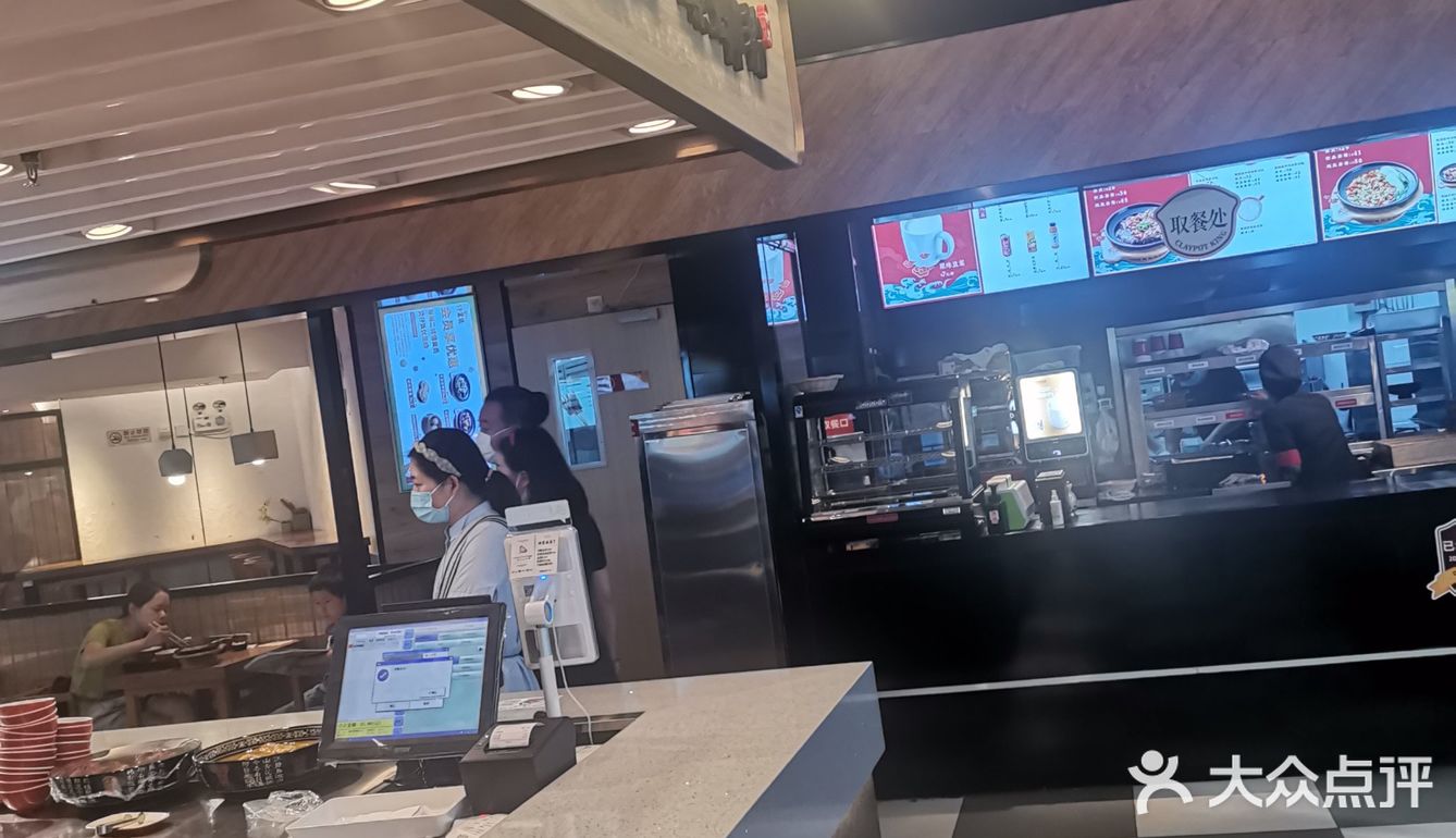 地理位置：颐提港三层大食代麻辣烫
