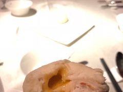 脆皮流沙包-皇朝会.经典传统粤菜(外滩店)