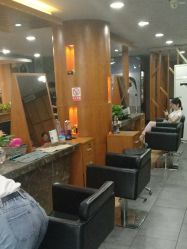 -水灵珑美容造型中心