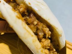 腊汁肉夹膜-大嘻咹biangbiang面(历史博物馆店)