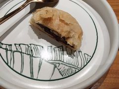 现烤玫瑰鲜花饼-云海肴·汽锅鸡·云南菜(高德置地店)