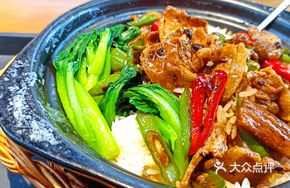 Braised Pork with Black Bean Claypot Rice