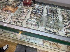 -三叶眼镜城批发市场(上海火车站店)