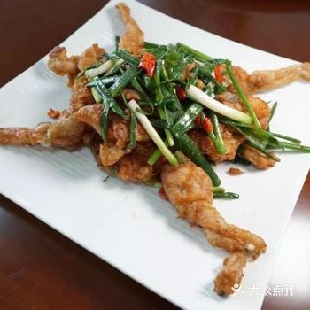 上海电力大学的椒盐牛蛙 当家菜中，临港校区第二食堂二