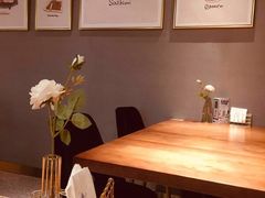 -POKEE VIA&Brunch·维娅(重庆来福士店)