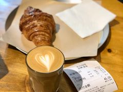 海盐焦糖牛角包-来回·咖啡(天河南店)