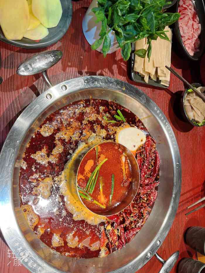 谭鸭血老火锅(吾悦广场店)-"口味地道,锅底醇厚,鸭血味道很厚实,涮起.