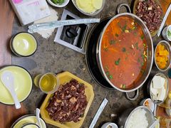 -黄利砖万峰林布依特色酸笋牛肉馆