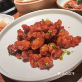 「外婆家(壹方城店)」初次到外婆家跟小姐妹过来一起吃饭点了我们最喜爱喜欢吃的菜非常的赞赏尤其是小哥哥小姐姐挺受欢迎的尤其是俊辉小哥哥服务超级好说话好听下次一定要带小姐妹过来外婆家吃饭「糖醋里脊」「茶香鸡」「面包新秀」「外婆家(壹方城店)」「外婆家红烧肉」