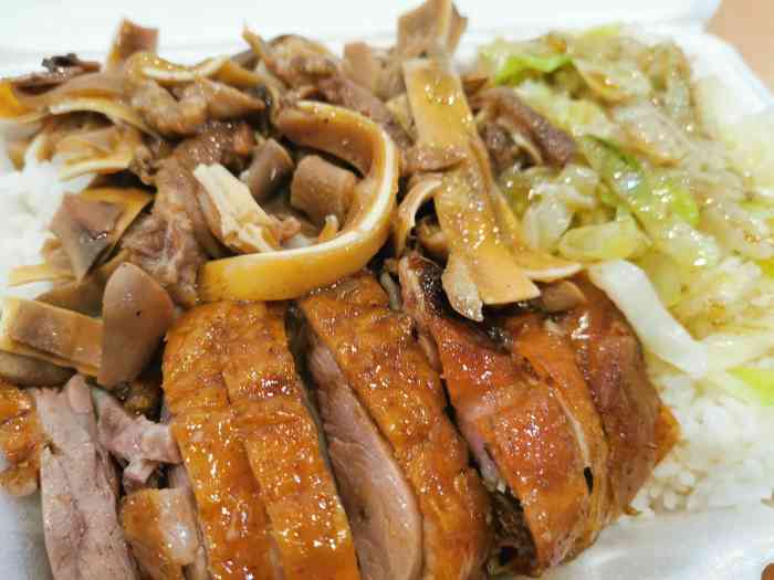 肥仔烧腊-"菜品超值,3块卤水鸭翅一大盒.分量很足,."-大众点评移动版