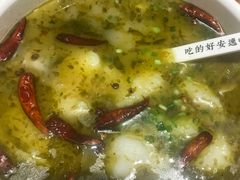酸菜巴沙鱼-渝是乎酸菜鱼(龙旗购物中心店)