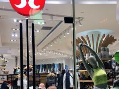 -lululemon(上海浦东IFC店)