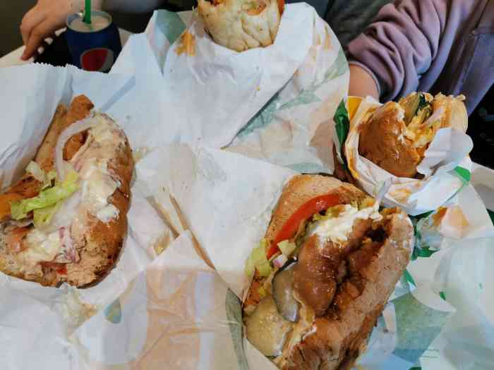 赛百味(浙江农林大学店)-"轻速食系列的汉堡92总能给人一种清新的感