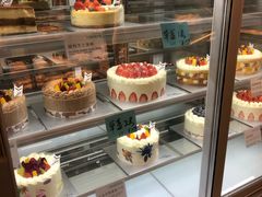 面包甜点陈列柜-Dough&Joe团憩(瑞虹天地月亮湾店)