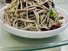 香椿苗拌豆丝-福荣居褡裢火烧京味家常菜(西四店)