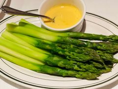 芦笋配柠檬荷兰酱-Wolfgang’s Steakhouse 沃夫冈牛排馆(上海白玉兰广场店)
