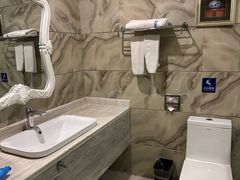 -柏纳酒店(百色市政府恒基广场店)