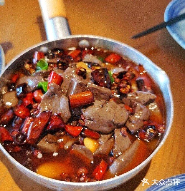 嘞就是贵阳 边吃包整边看甲秀楼