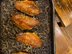 料理烤焦香翅中-老东镇啤酒屋海鲜加工·蒸汽海鲜·海鲜烧烤(台东店)