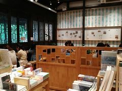 -猫的天空之城概念书店(杭州南宋御街店)