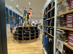 店内环境-优衣库(深圳万象天地旗舰店)