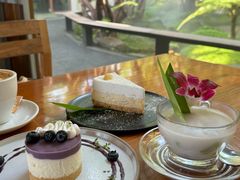 -Chom Cafe and Restaurant