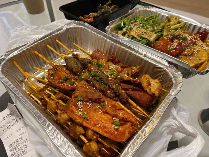 凌晨两点饿了,突然想吃炸串,翻到他家外卖,竟然还有旁海,没错,旁海