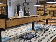 -罗伯特眼镜·蔡司官方授权(罗湖国贸店)