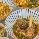 用料特别实在~汤底是新鲜熬制的羊骨汤好喝!