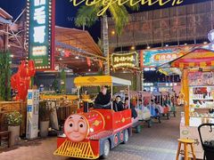 -三亚火车头万人海鲜广场