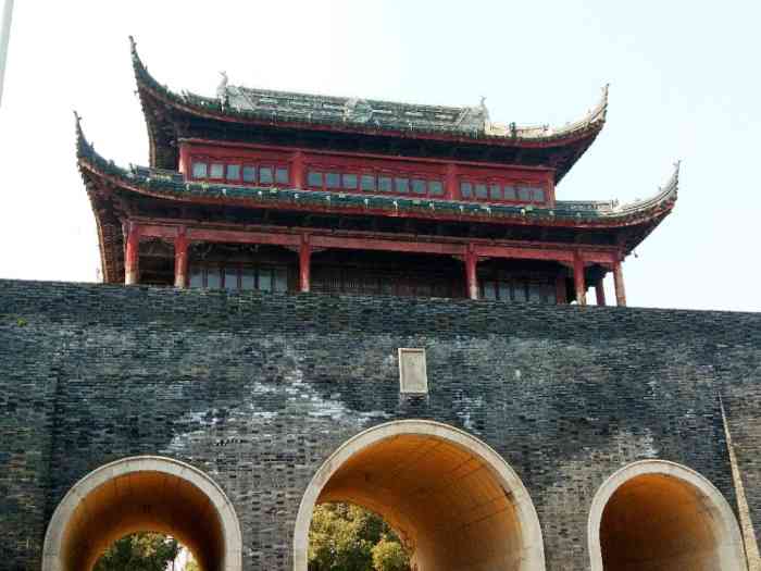 阊门寻根纪念地-"年前与姐妹在寻根酒楼聚餐后,沐浴着温暖的.