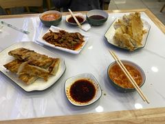 -大肚水饺锅贴·家常融合菜(新港店)