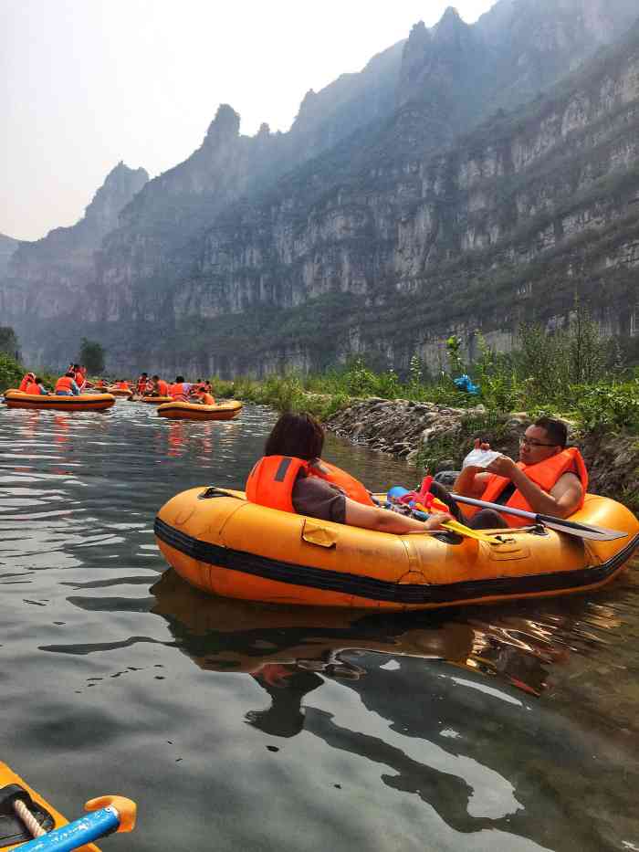 十渡拒马河漂流图片