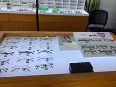 -视野联行眼镜•蔡司•依视路(温江店)
