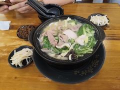 -丽虹云南过桥米线(兴工街店)