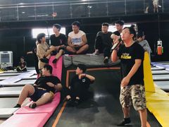-嘿哟动霸CHUA·新潮玩运动娱乐中心·蹦床滑冰团建乐园