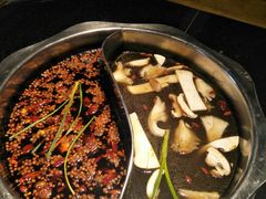 鲜菌鸳鸯锅-纸盐河码头火锅(十八梯店)