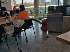 露天位-麦当劳(展览路店)